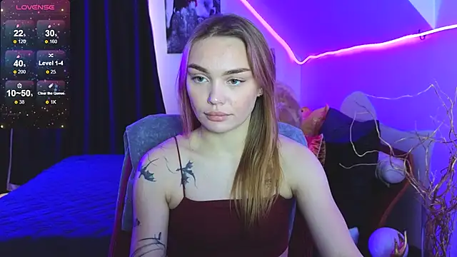 Snapshot of KitsyMoore chatting on 10/15/25, 01:11 KitsyMoore online show from 10/15/25, 01:11