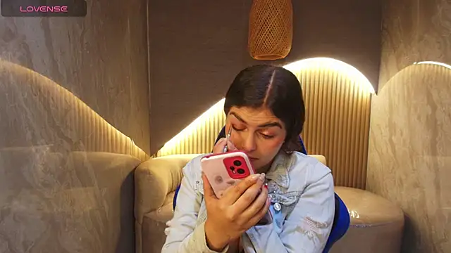 Snapshot of dany_r_ chatting on 10/02/25, 12:34 dany r online show from 10/02/25, 12:34