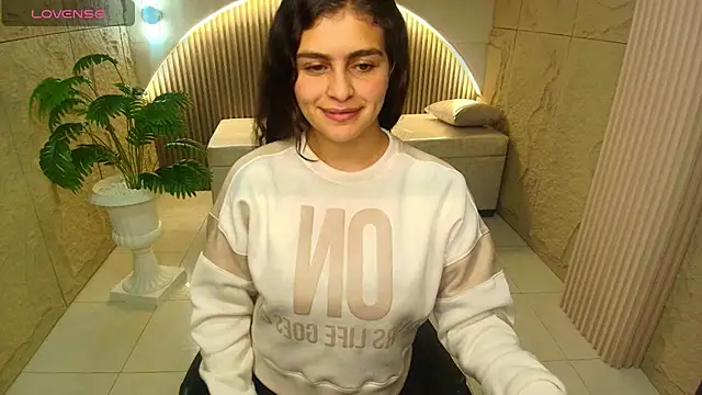 Snapshot of dany_r_ chatting on 10/03/25, 01:19 dany r online show from 10/03/25, 01:19