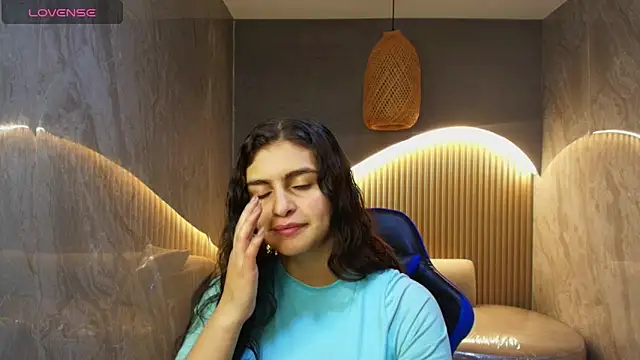 Snapshot of dany_r_ chatting on 10/11/25, 12:58 dany r online show from 10/11/25, 12:58