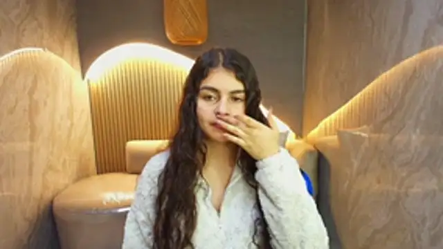 Snapshot of dany_r_ chatting on 10/15/25, 01:00 dany r online show from 10/15/25, 01:00