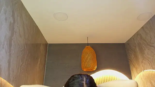 Snapshot of dany_r_ chatting on 10/17/25, 01:03 dany r online show from 10/17/25, 01:03