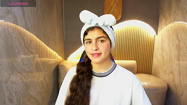 Snapshot of dany_r_ chatting on 10/21/25, 01:12 dany r online show from 10/21/25, 01:12