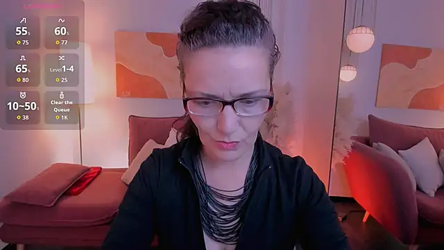 Snapshot of Irene_Marlow chatting on 10/19/25, 01:34 Irene Marlow online show from 10/19/25, 01:34