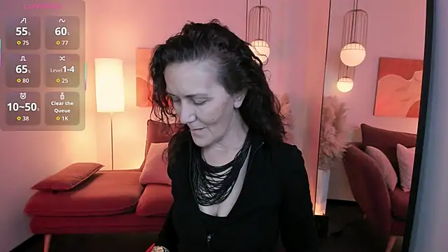 Snapshot of Irene_Marlow chatting on 10/26/25, 01:50 Irene Marlow online show from 10/26/25, 01:50