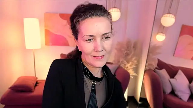 Snapshot of Irene_Marlow chatting on 11/04/25, 02:16 Irene Marlow online show from 11/04/25, 02:16