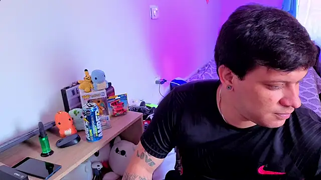 Snapshot of ryden_01 chatting on 09/23/25, 01:58 ryden 01 online show from 09/23/25, 01:58