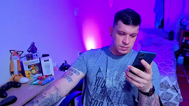 Snapshot of ryden_01 chatting on 09/26/25, 03:10 ryden 01 online show from 09/26/25, 03:10