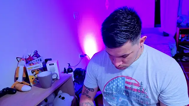 Snapshot of ryden_01 chatting on 09/28/25, 04:40 ryden 01 online show from 09/28/25, 04:40