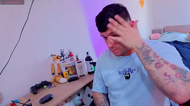 Snapshot of ryden_01 chatting on 10/15/25, 04:29 ryden 01 online show from 10/15/25, 04:29