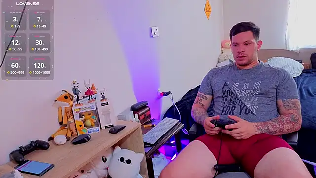 Snapshot of ryden_01 chatting on 10/17/25, 03:03 ryden 01 online show from 10/17/25, 03:03