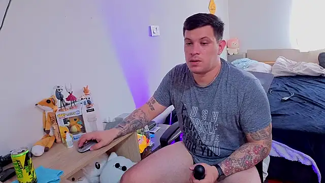 Snapshot of ryden_01 chatting on 10/22/25, 04:29 ryden 01 online show from 10/22/25, 04:29