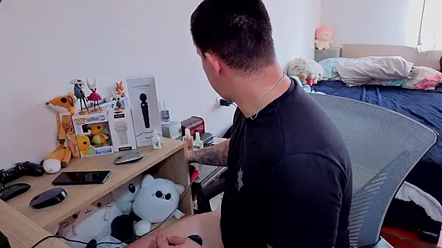 Snapshot of ryden_01 chatting on 10/23/25, 04:06 ryden 01 online show from 10/23/25, 04:06