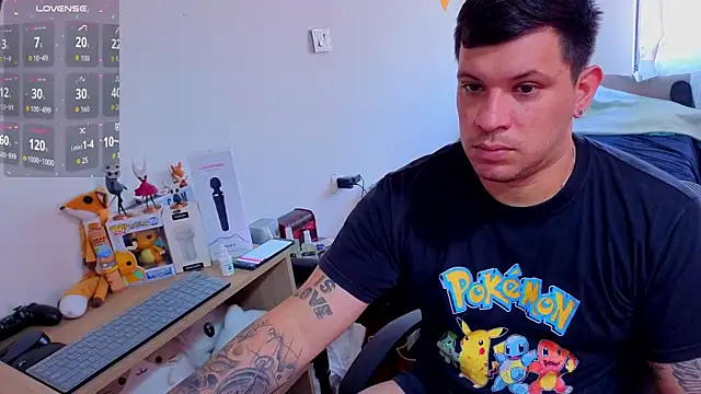 Snapshot of ryden_01 chatting on 10/24/25, 03:08 ryden 01 online show from 10/24/25, 03:08