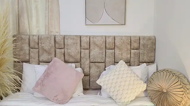 Snapshot of ZoeVolt chatting on 09/24/25, 05:05 ZoeVolt online show from 09/24/25, 05:05