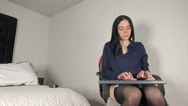 Snapshot of Roseshelbyy chatting on 10/22/25, 01:00 Roseshelbyy online show from 10/22/25, 01:00