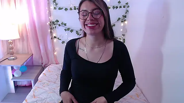 Snapshot of kamillew chatting on 09/21/25, 12:07 kamillew online show from 09/21/25, 12:07