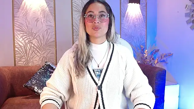 LunaaGrey  online show from 10/04/25, 04:21