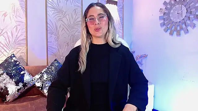 LunaaGrey  online show from 10/10/25, 03:49