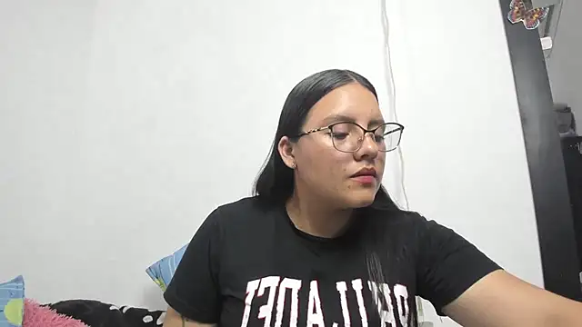 Snapshot of Sabrina_06 chatting on 09/20/25, 01:28 Sabrina 06 online show from 09/20/25, 01:28