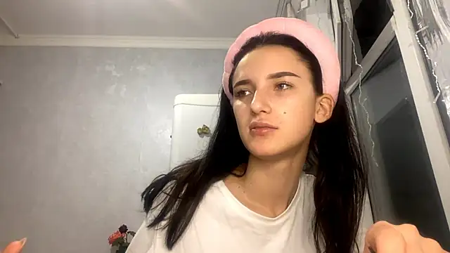 Snapshot of TifanyRawi chatting on 09/25/25, 08:23 TifanyRawi online show from 09/25/25, 08:23