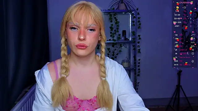 Snapshot of Michelle_Jacksonn chatting on 10/15/25, 08:20 Michelle Jacksonn online show from 10/15/25, 08:20