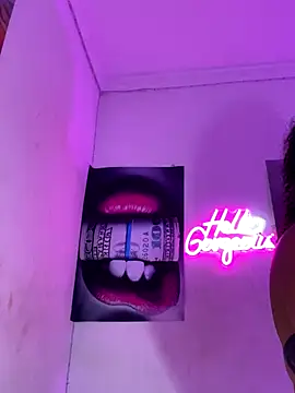 Snapshot of becca_wilsson chatting on 11/25/25, 10:15 becca wilsson online show from 11/25/25, 10:15