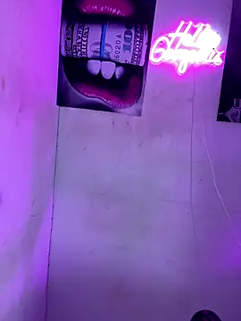 Snapshot of becca_wilsson chatting on 12/02/25, 09:25 becca wilsson online show from 12/02/25, 09:25