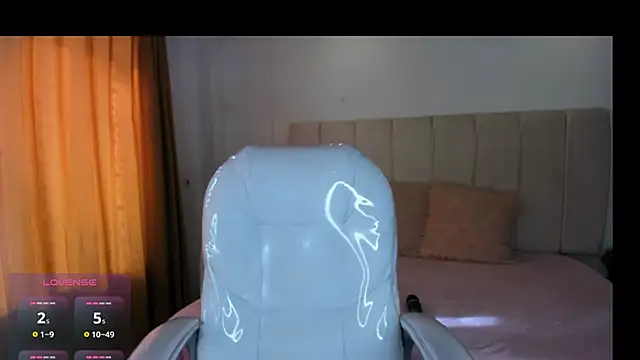 Snapshot of Maddy_Rouse1 chatting on 10/16/25, 08:43 Maddy Rouse1 online show from 10/16/25, 08:43