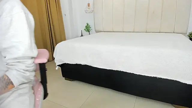 Snapshot of Maddy_Rouse1 chatting on 10/30/25, 03:30 Maddy Rouse1 online show from 10/30/25, 03:30