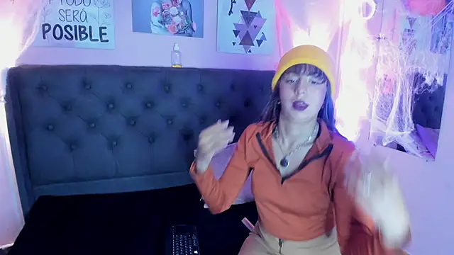 Snapshot of Bluee_bombon chatting on 10/25/25, 12:56 Bluee bombon online show from 10/25/25, 12:56