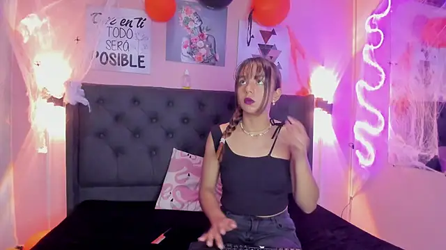 Snapshot of Bluee_bombon chatting on 10/27/25, 01:15 Bluee bombon online show from 10/27/25, 01:15