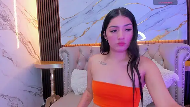 MIA RUSSELL  online show from 10/04/25, 07:56