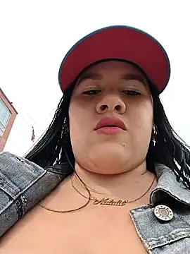 Cloe 27 online show from 10/27/25, 07:40