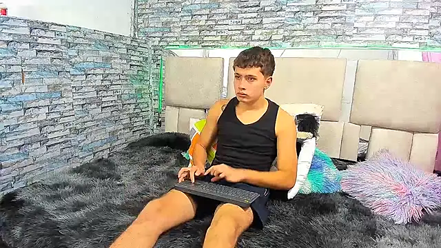 Julian wolf18 online show from 09/27/25, 01:49