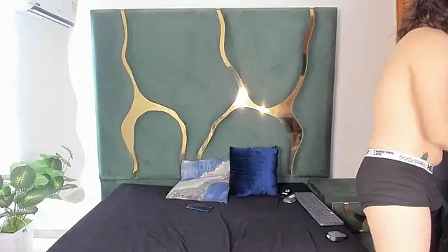 Snapshot of fallenangelsasm chatting on 10/22/25, 10:09 fallenangelsasm online show from 10/22/25, 10:09