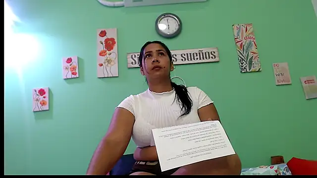 Snapshot of evannesanicol08 chatting on 09/27/25, 02:11 evannesanicol08 online show from 09/27/25, 02:11