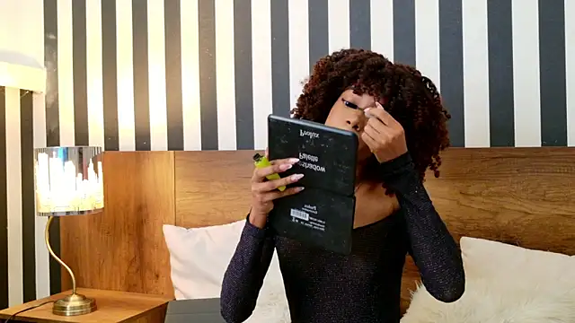 Snapshot of Stellaciel_ chatting on 10/23/25, 10:41 Stellaciel online show from 10/23/25, 10:41