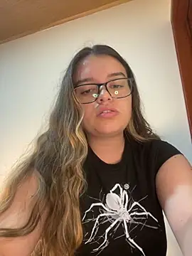 Snapshot of Aphrill chatting on 10/28/25, 09:17 Aphrill online show from 10/28/25, 09:17