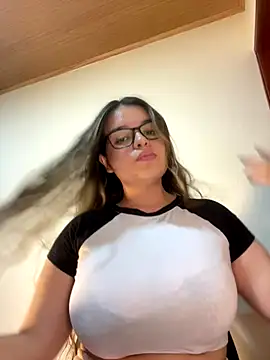 Snapshot of Aphrill chatting on 11/02/25, 10:01 Aphrill online show from 11/02/25, 10:01