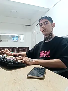 Snapshot of Kriss_Mercury chatting on 10/30/25, 03:52 Kriss Mercury online show from 10/30/25, 03:52