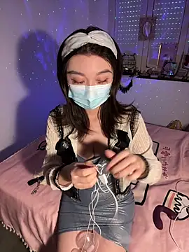 Snapshot of fioralba chatting on 10/12/25, 03:22 fioralba online show from 10/12/25, 03:22