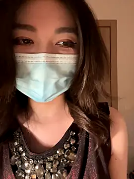 Snapshot of fioralba chatting on 10/13/25, 08:31 fioralba online show from 10/13/25, 08:31