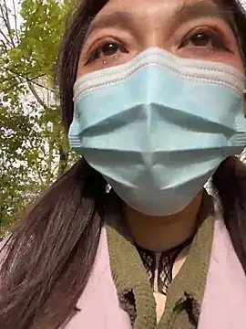 Snapshot of fioralba chatting on 10/26/25, 11:38 fioralba online show from 10/26/25, 11:38