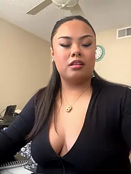 Snapshot of kiaradanielaxx chatting on 10/03/25, 08:17 kiaradanielaxx online show from 10/03/25, 08:17