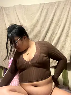 Snapshot of kiaradanielaxx chatting on 10/10/25, 04:44 kiaradanielaxx online show from 10/10/25, 04:44