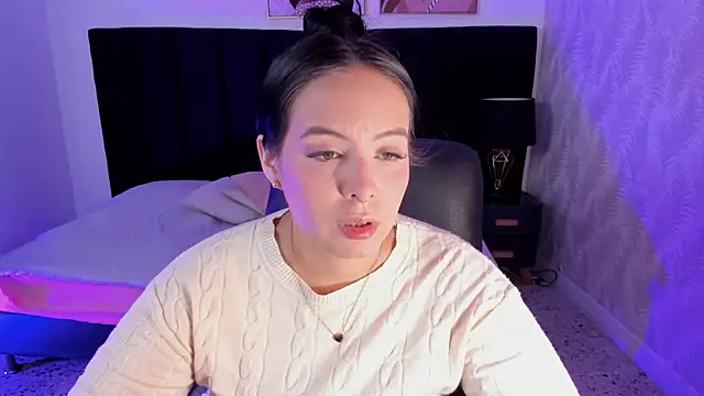 Snapshot of camiladuke7 chatting on 10/01/25, 07:42 camiladuke7 online show from 10/01/25, 07:42