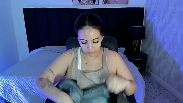 Snapshot of camiladuke7 chatting on 10/09/25, 07:34 camiladuke7 online show from 10/09/25, 07:34