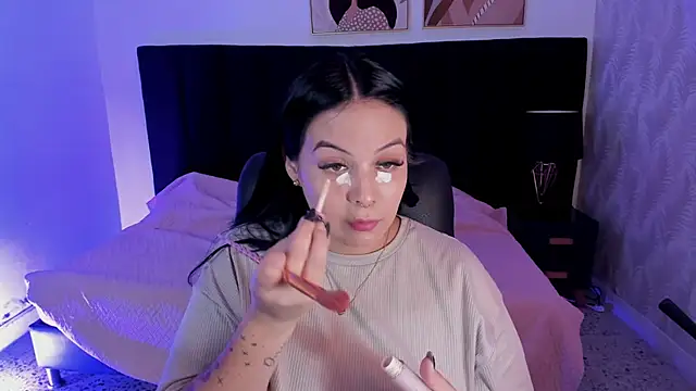 Snapshot of camiladuke7 chatting on 10/18/25, 07:47 camiladuke7 online show from 10/18/25, 07:47