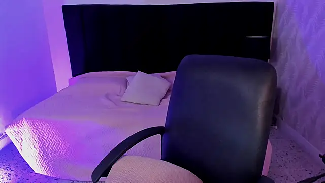 Snapshot of camiladuke7 chatting on 10/20/25, 07:36 camiladuke7 online show from 10/20/25, 07:36